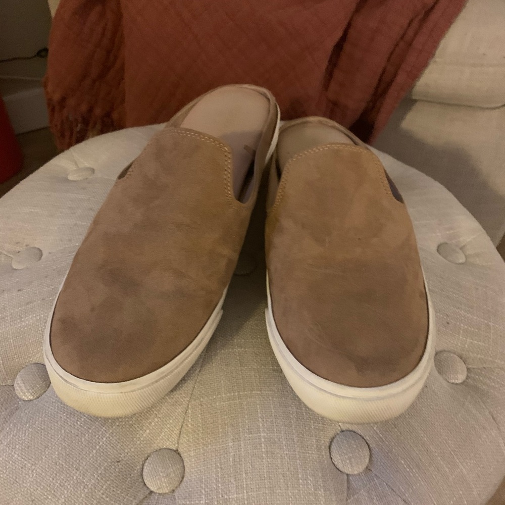 Slip on sneaker